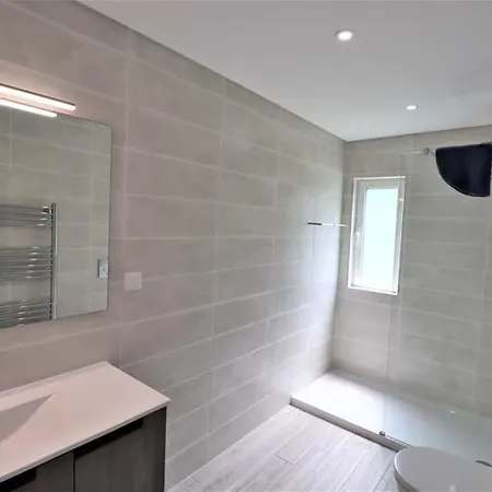 Sleeps 6 Pool Air Con Wifi *