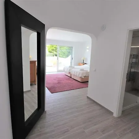 Villa Sleeps 6 Pool Air Con Wifi *