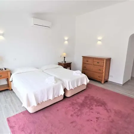 Villa Sleeps 6 Pool Air Con Wifi