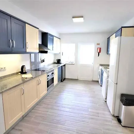 Sleeps 6 Pool Air Con Wifi Villa